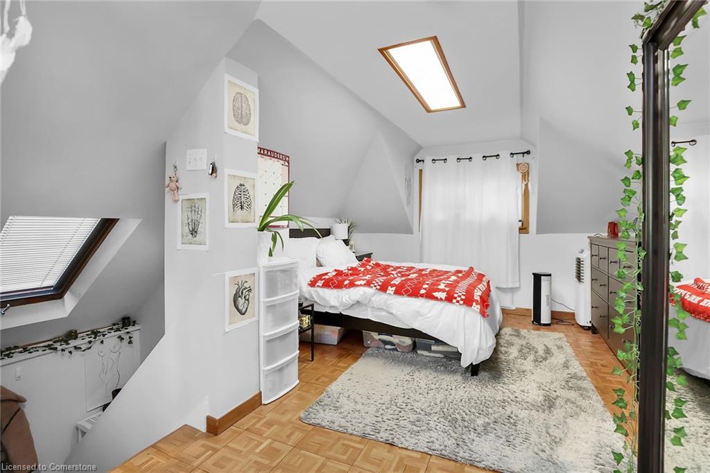 21 Paisley Avenue S Property Photo 18