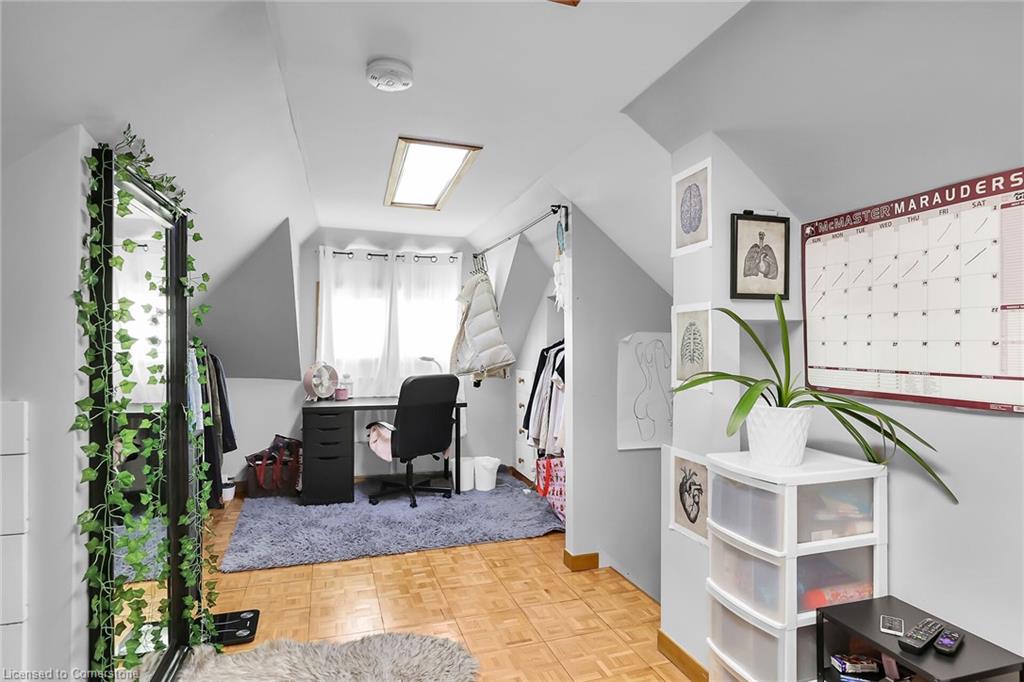 21 Paisley Avenue S Property Photo 19