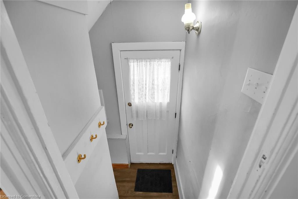 21 Paisley Avenue S Property Photo 20