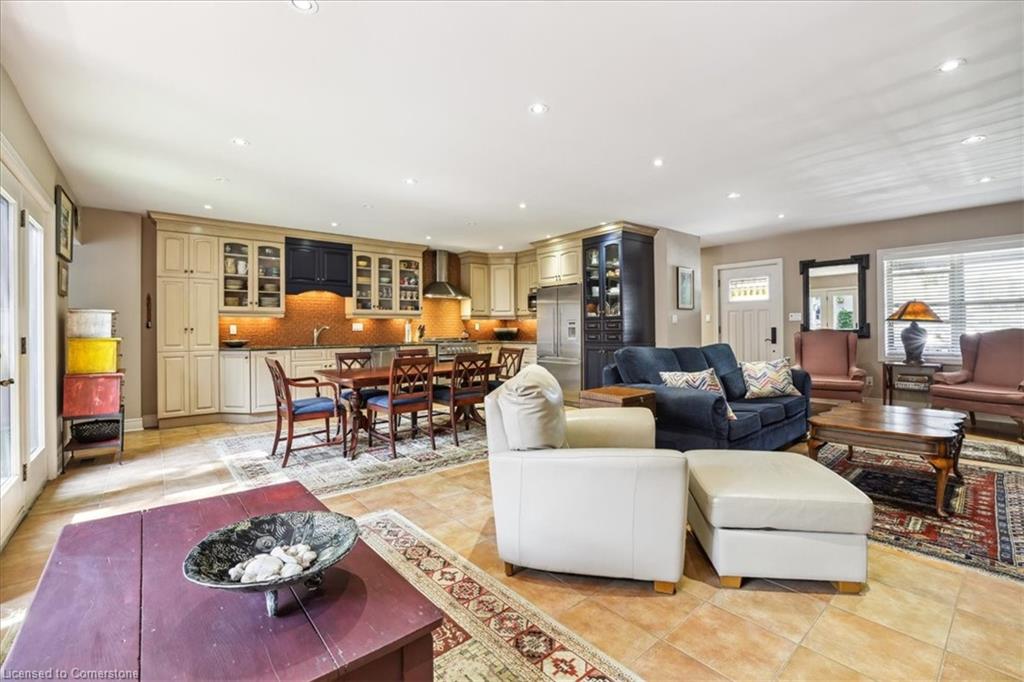 65 Queen Street Property Photo 8
