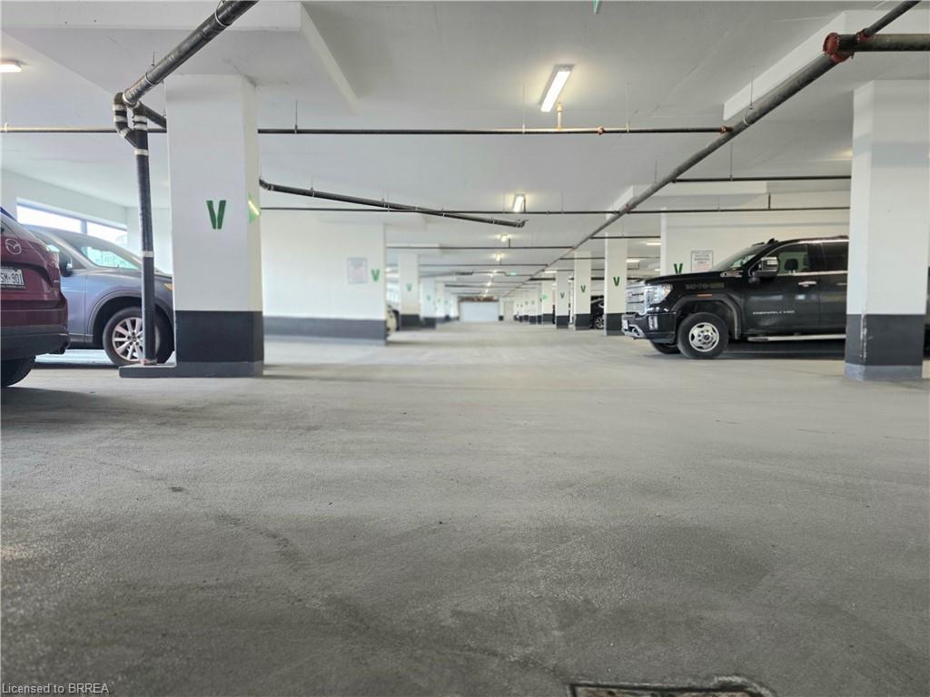 1203-105 Oneida Crescent Property Photo 4