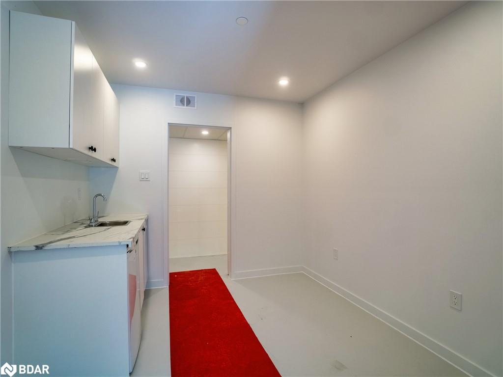 10 Commerce Court Property Photo 8