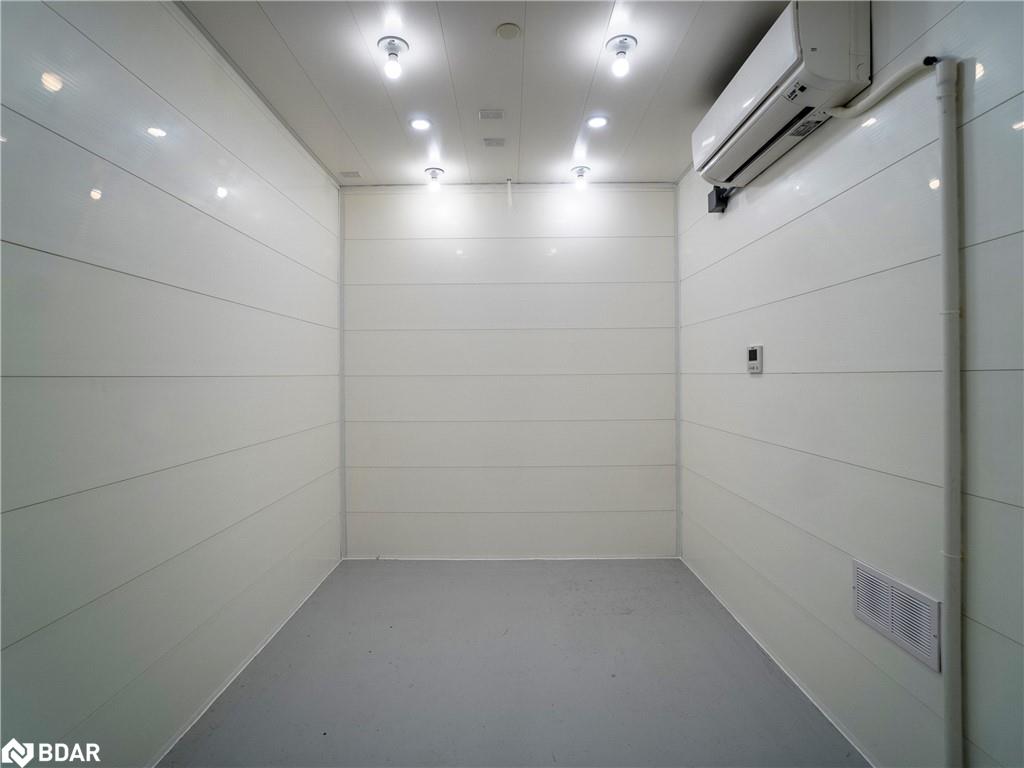 10 Commerce Court Property Photo 14