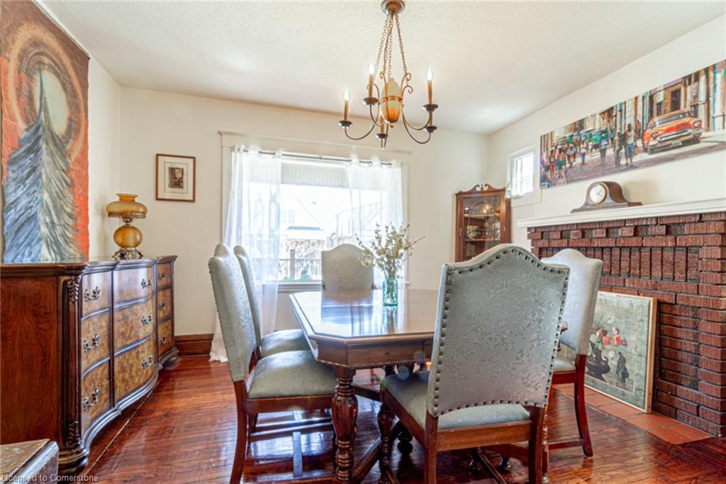 165 Leinster Avenue N Property Photo 8