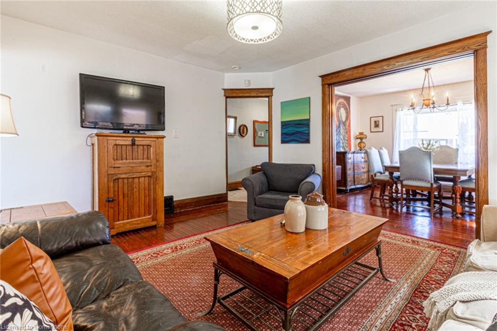 165 Leinster Avenue N Property Photo 10