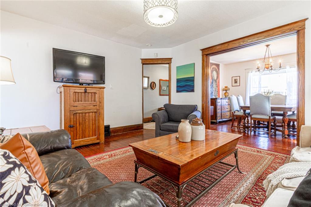 165 Leinster Avenue N Property Photo 11