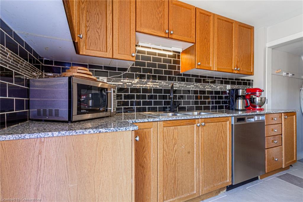 165 Leinster Avenue N Property Photo 15
