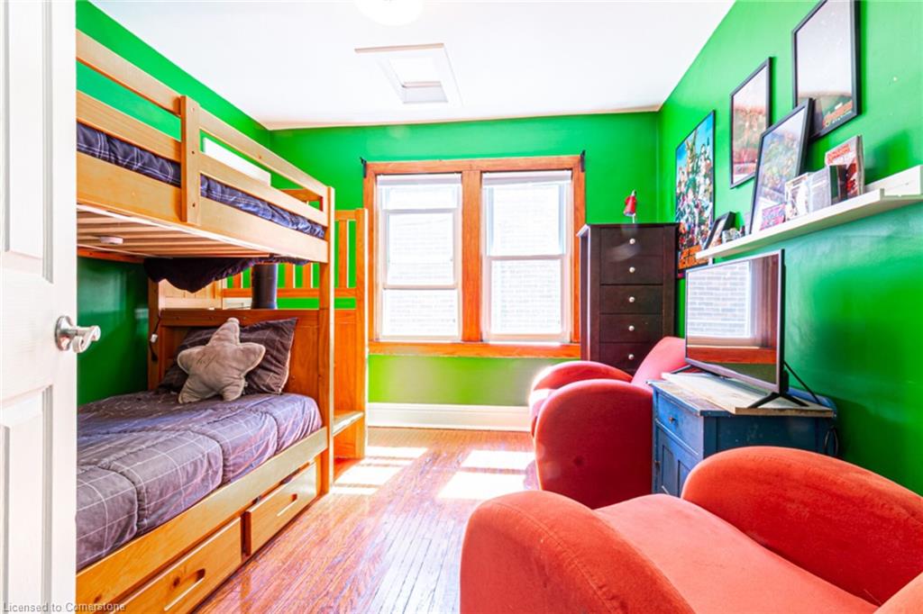 165 Leinster Avenue N Property Photo 32