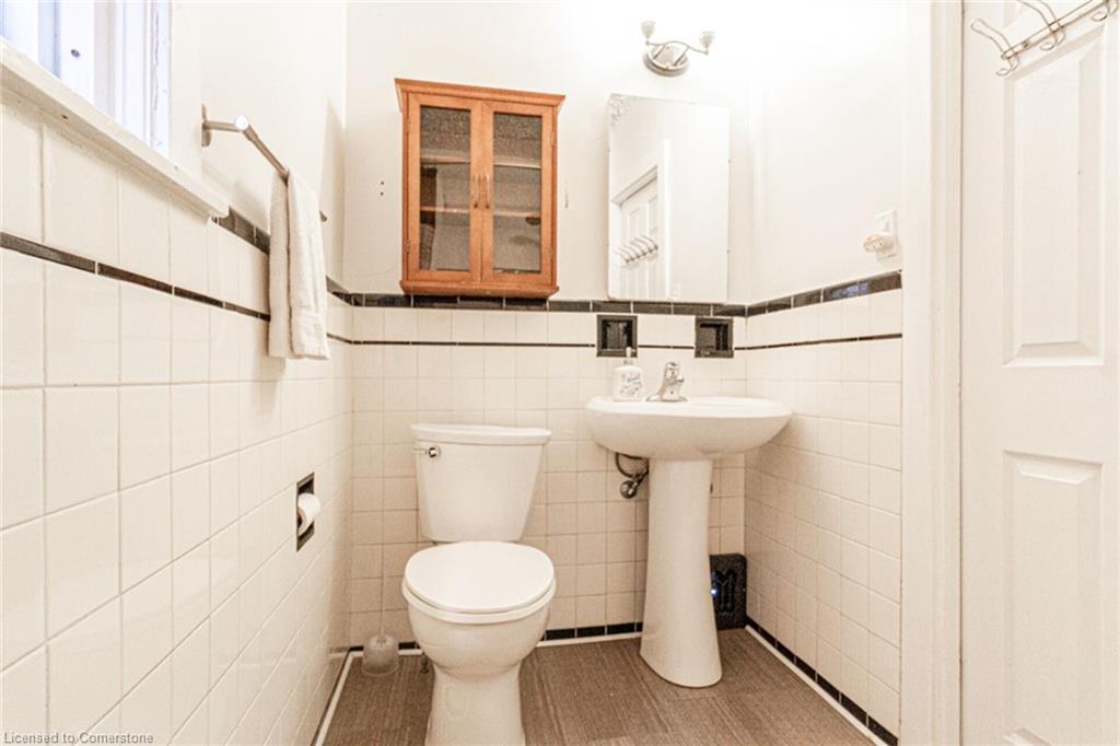 165 Leinster Avenue N Property Photo 35