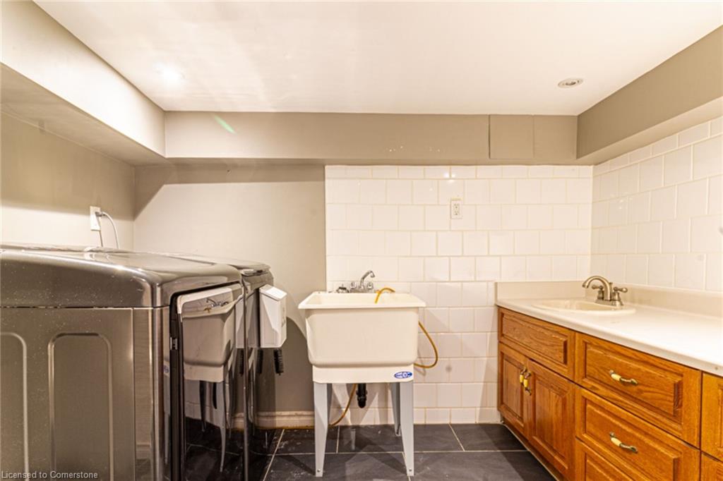 165 Leinster Avenue N Property Photo 46