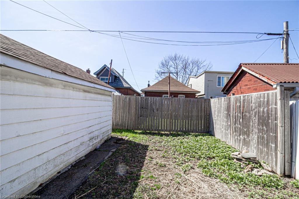 165 Leinster Avenue N Property Photo 48