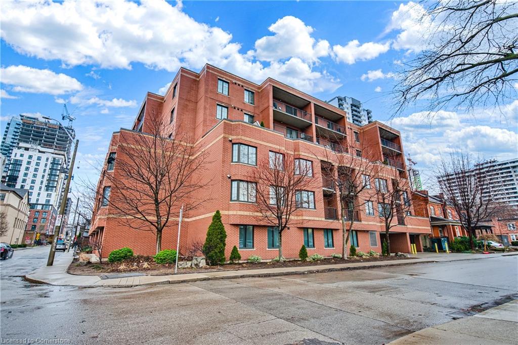 401-47 Caroline Street N Property Photo