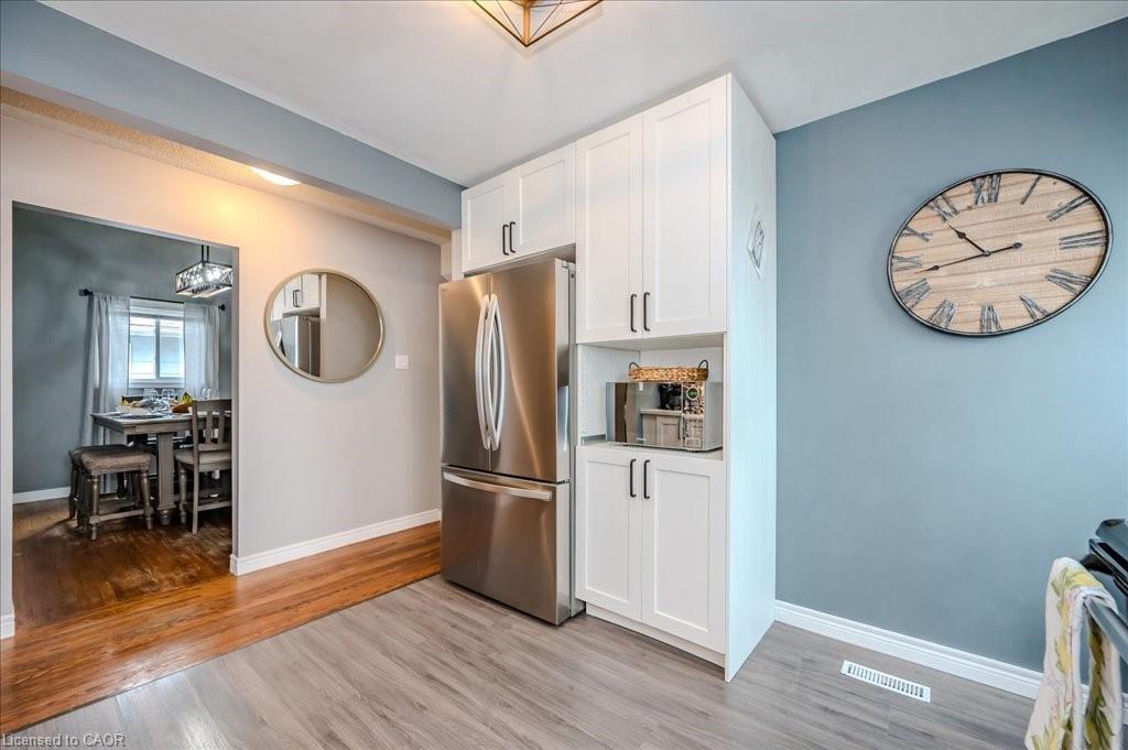 245 Parkside Drive E Property Photo 10