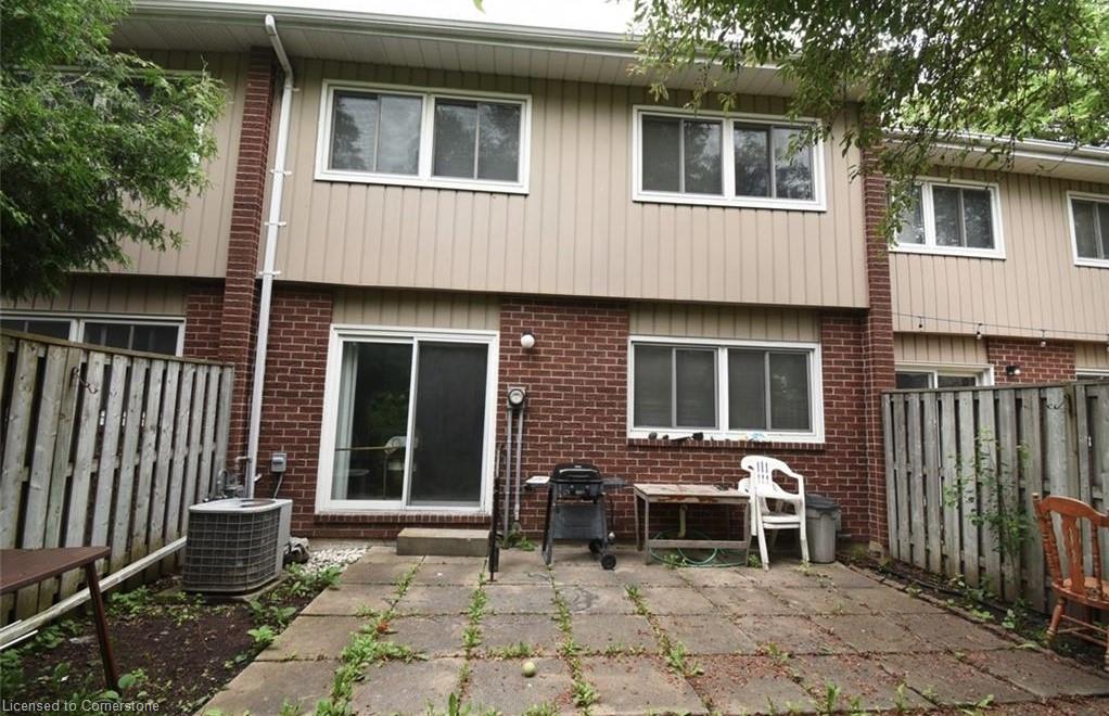 2-121 University Avenue Property Photo 1
