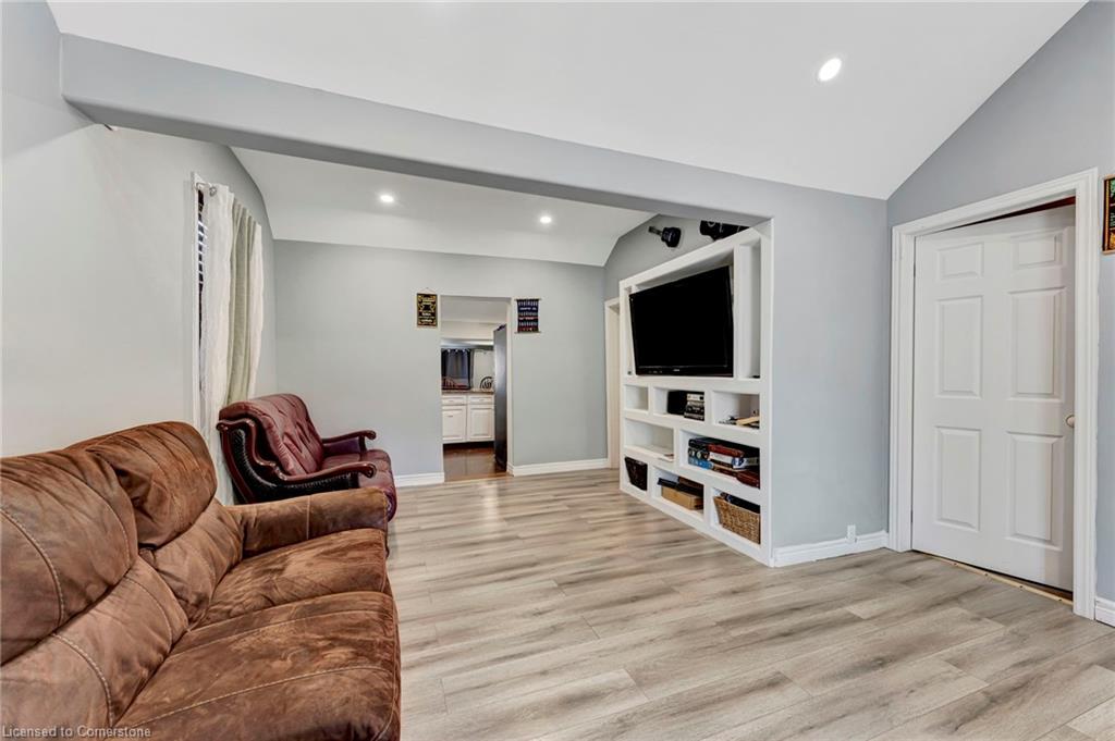 159 Grosvenor Avenue N Property Photo 4