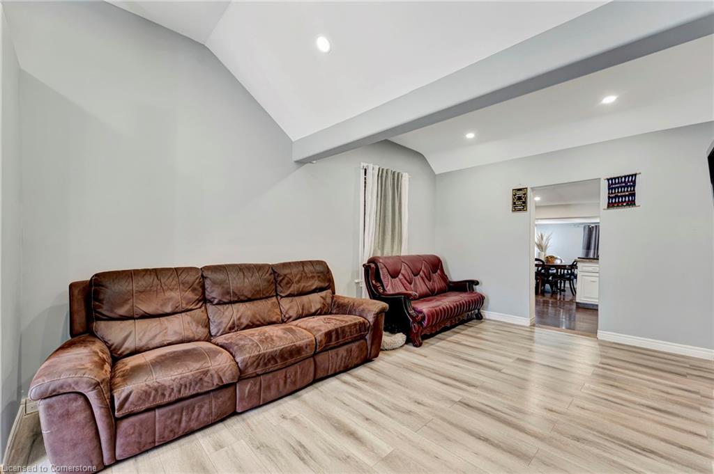159 Grosvenor Avenue N Property Photo 5