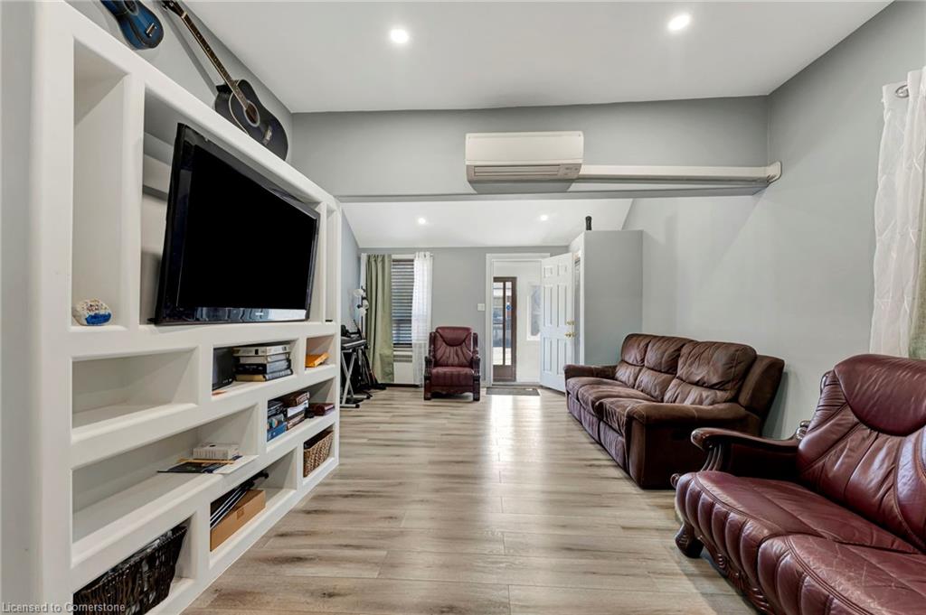 159 Grosvenor Avenue N Property Photo 6