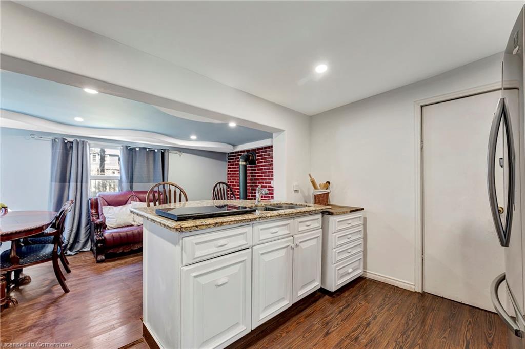 159 Grosvenor Avenue N Property Photo 7