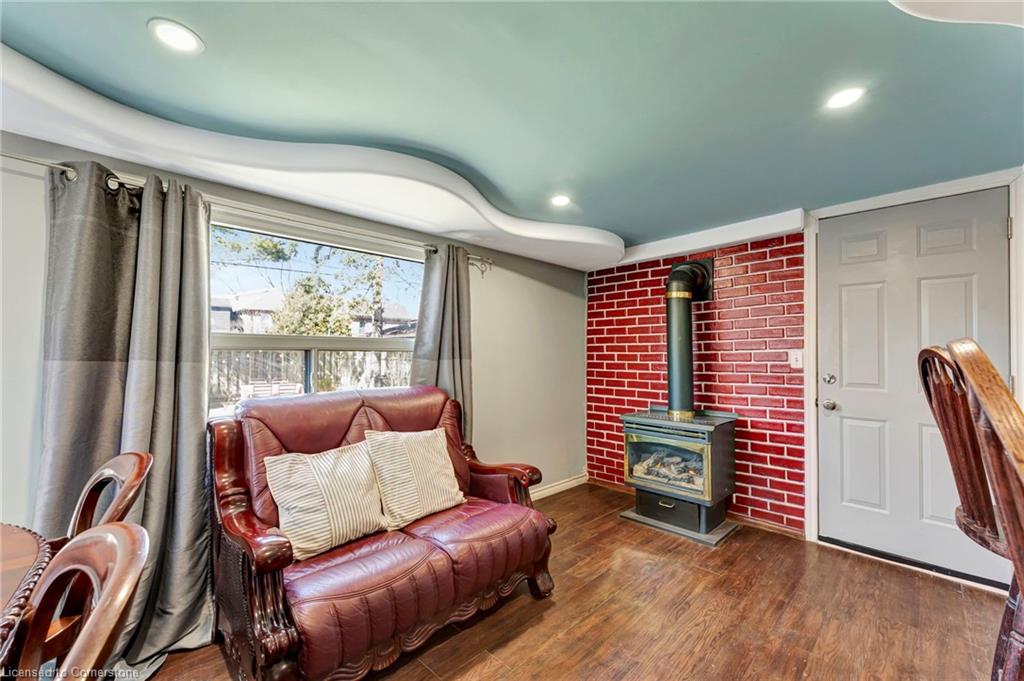 159 Grosvenor Avenue N Property Photo 11