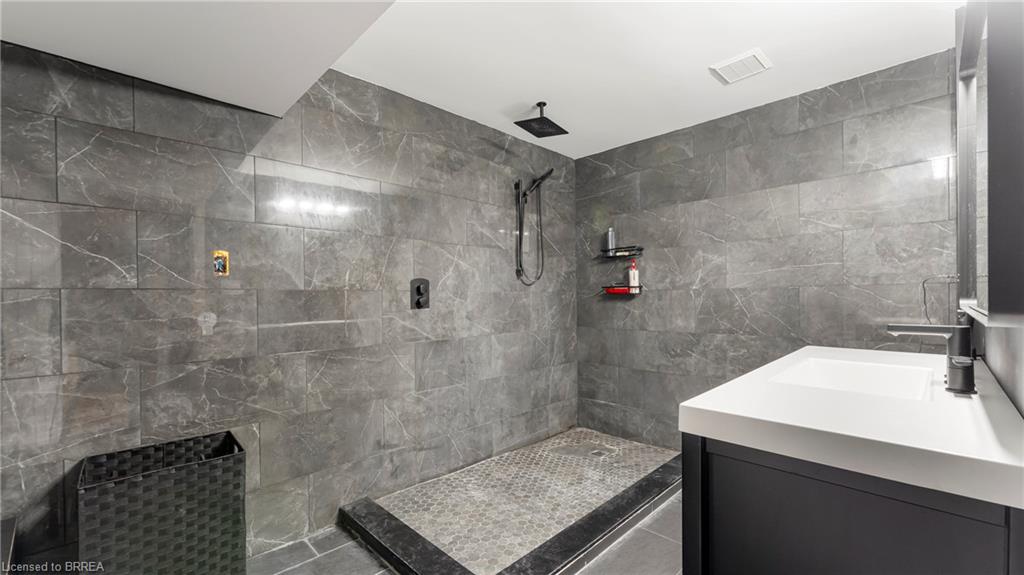 83 Victor Boulevard Property Photo 27