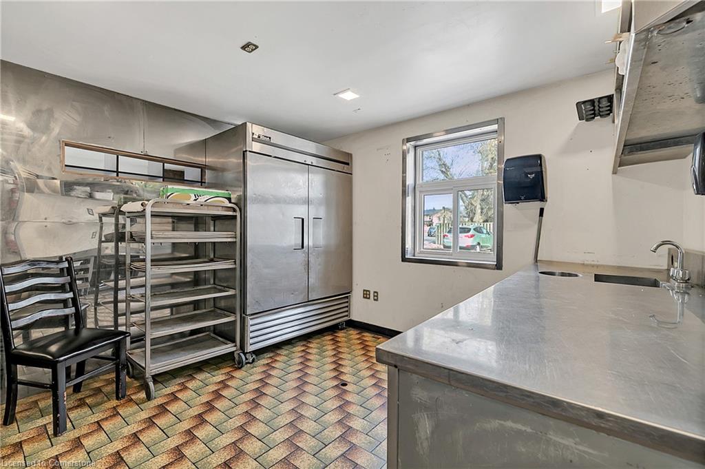 3215 Roseville Road Property Photo 15