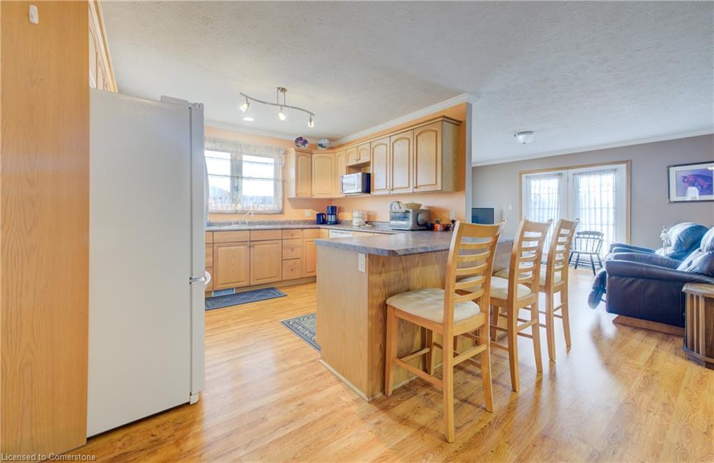 397 Church Street N Property Photo 7