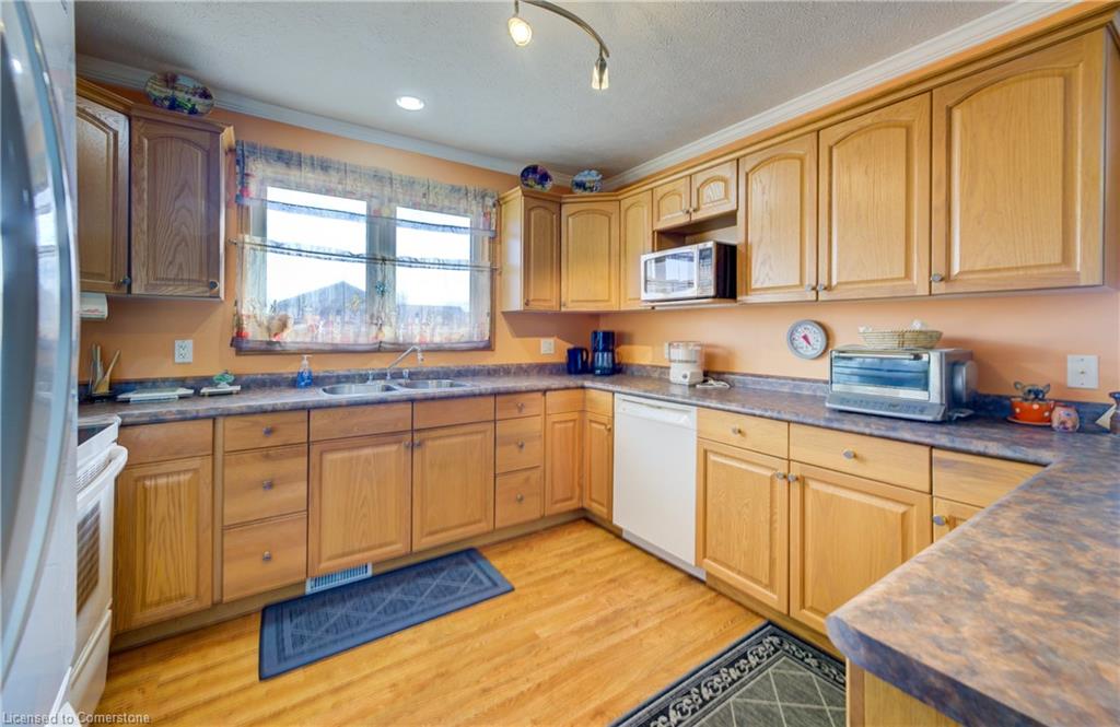 397 Church Street N Property Photo 9
