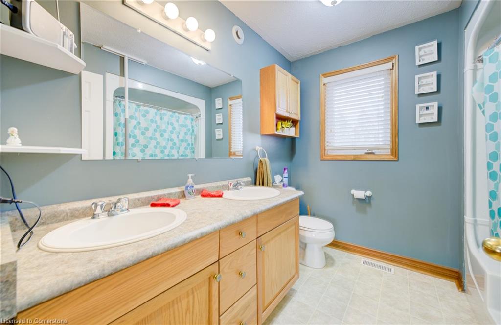 397 Church Street N Property Photo 23