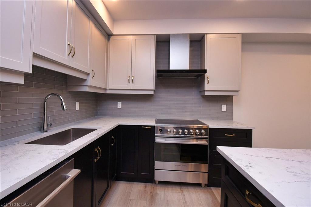 306-153 Wilson Street W Property Photo 14