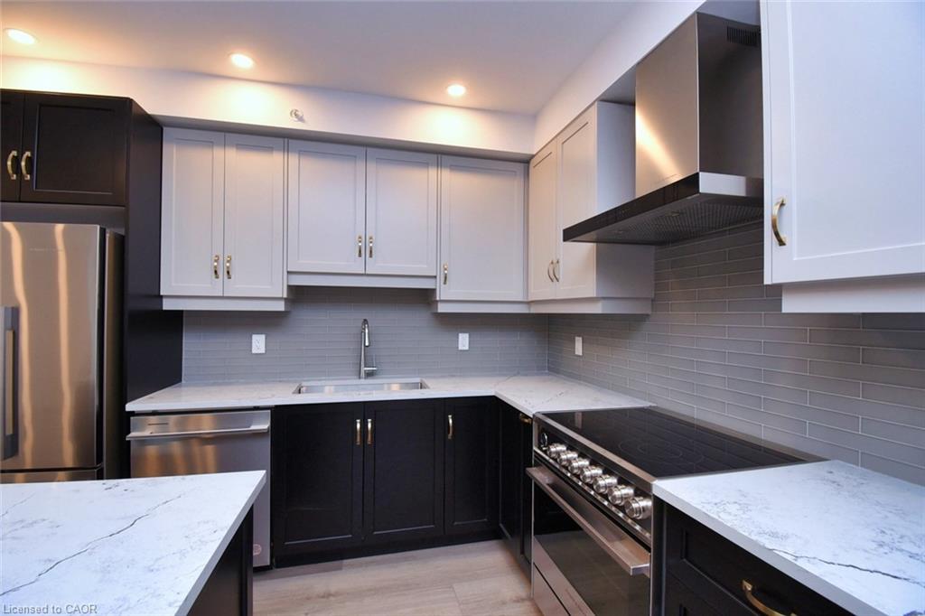 306-153 Wilson Street W Property Photo 17