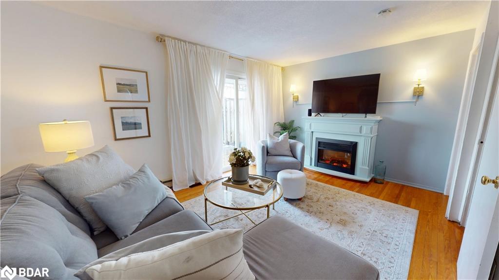 320 C Bluevale Street N Property Photo 3