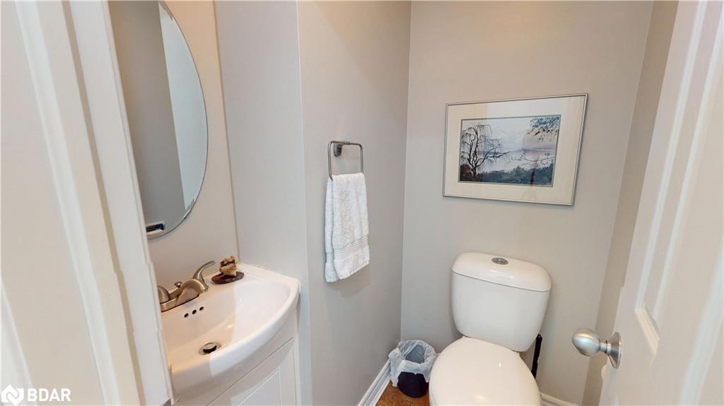 320 C Bluevale Street N Property Photo 7