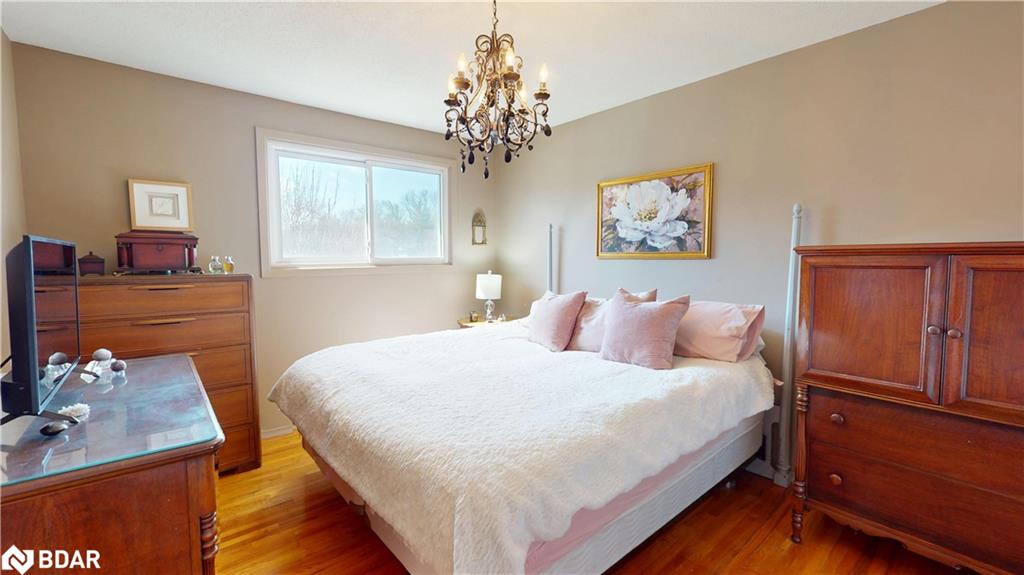 320 C Bluevale Street N Property Photo 8