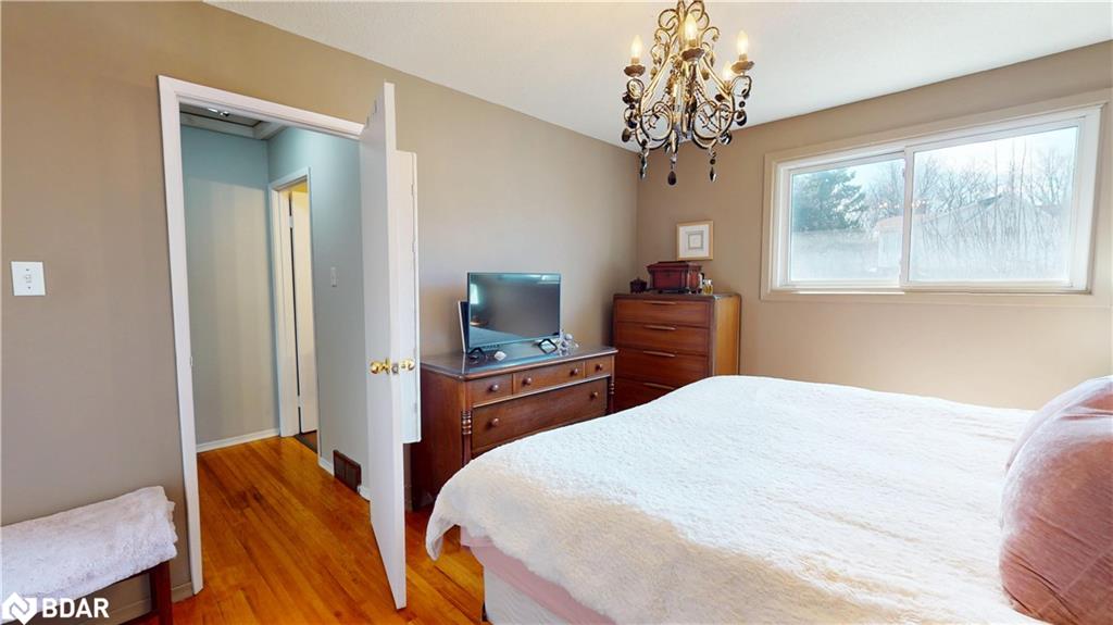 320 C Bluevale Street N Property Photo 9