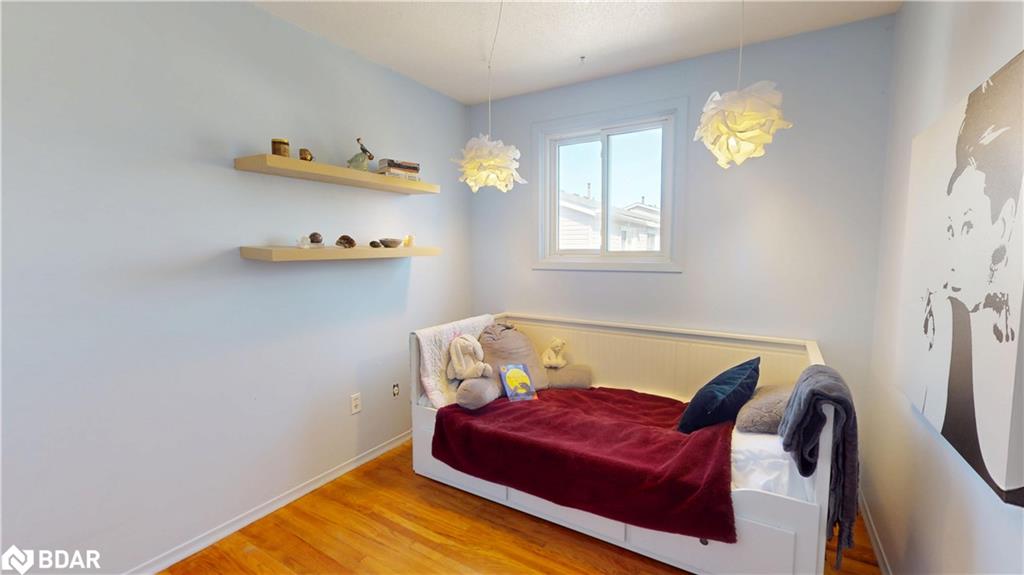 320 C Bluevale Street N Property Photo 11