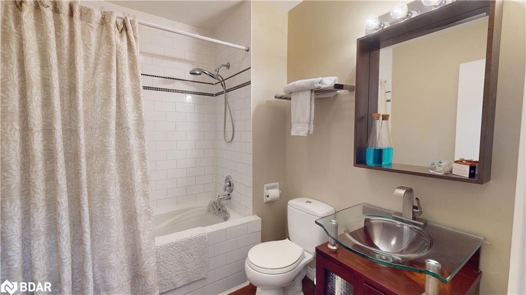 320 C Bluevale Street N Property Photo 12