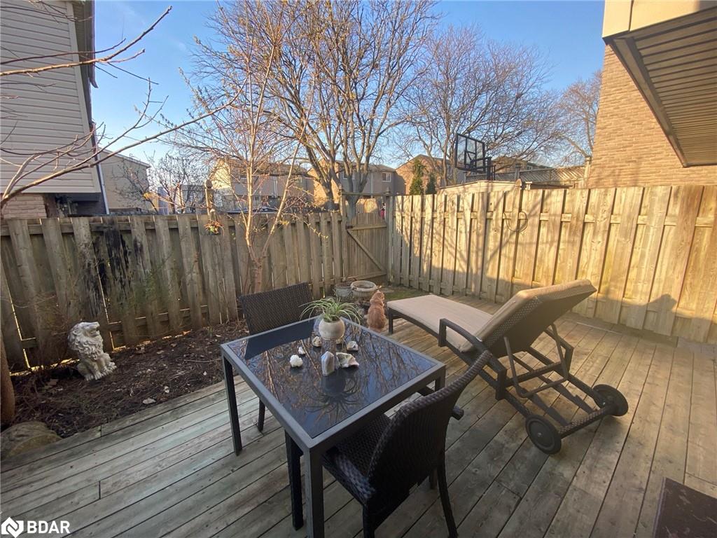 320 C Bluevale Street N Property Photo 15