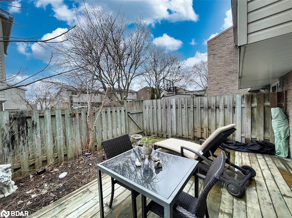 320 C Bluevale Street N Property Photo 17