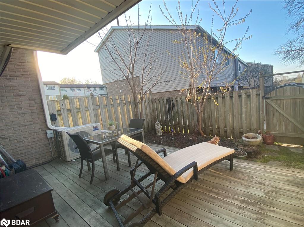 320 C Bluevale Street N Property Photo 17