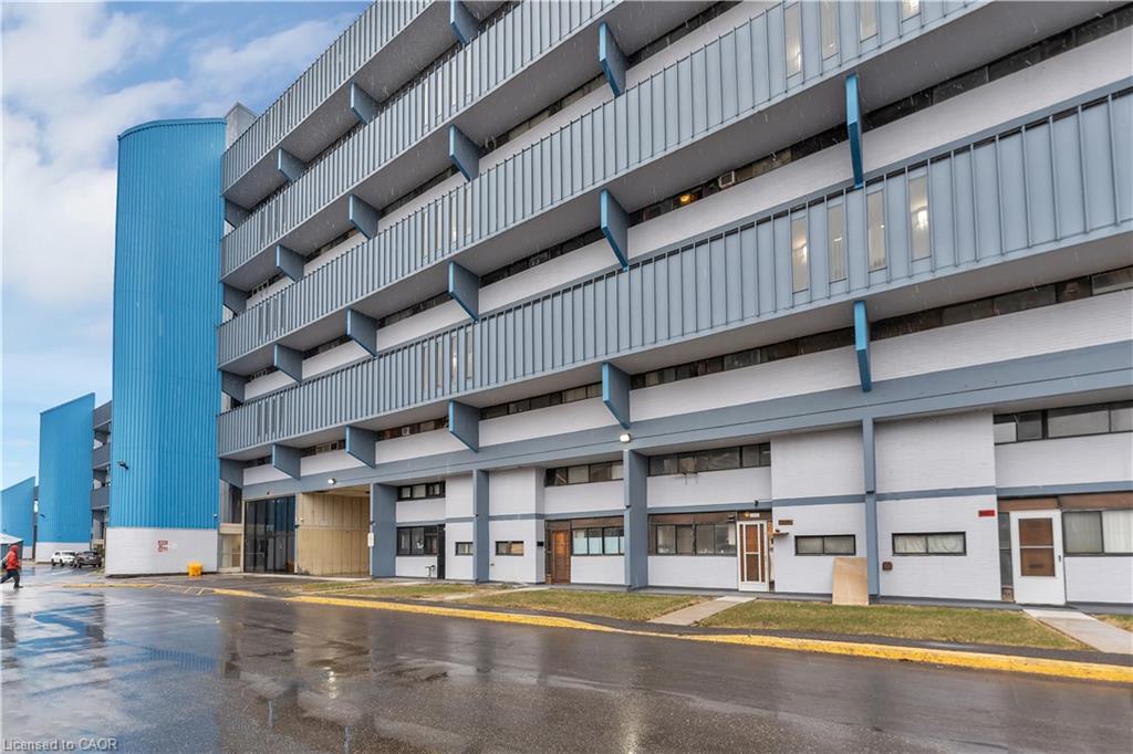 517-4673 Jane Street Property Photo 1