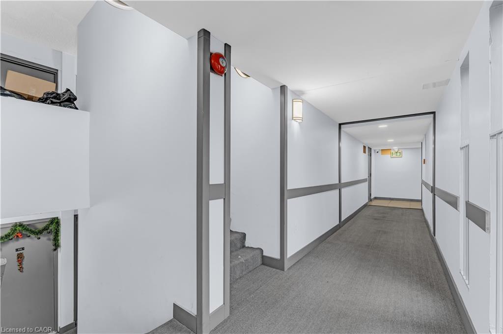 517-4673 Jane Street Property Photo 5