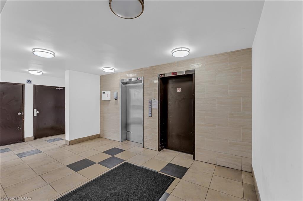 517-4673 Jane Street Property Photo 6