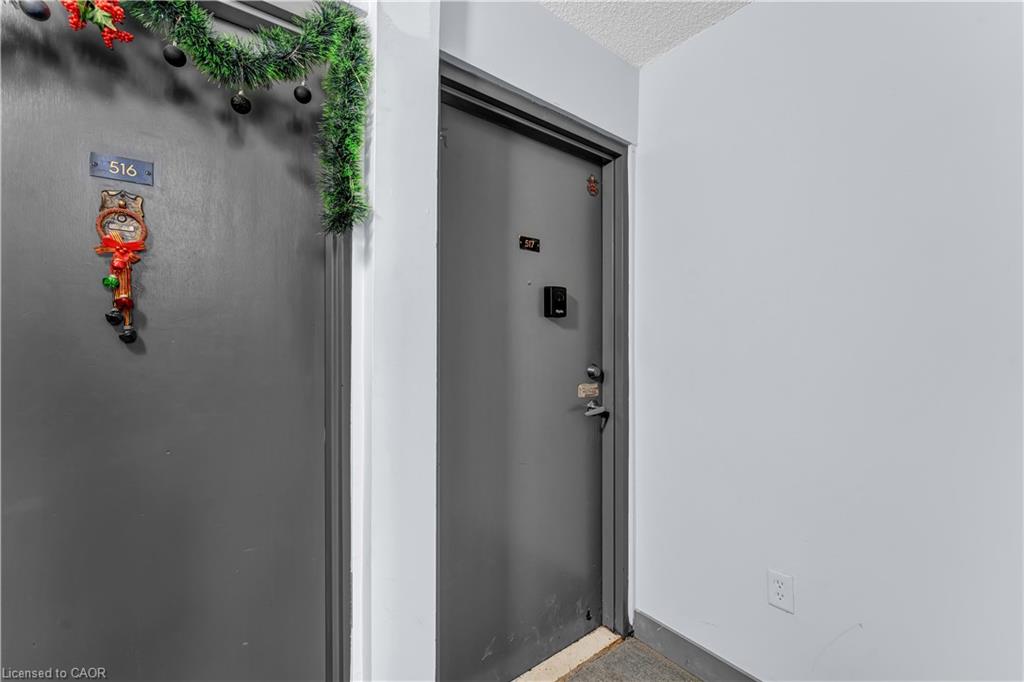 517-4673 Jane Street Property Photo 7