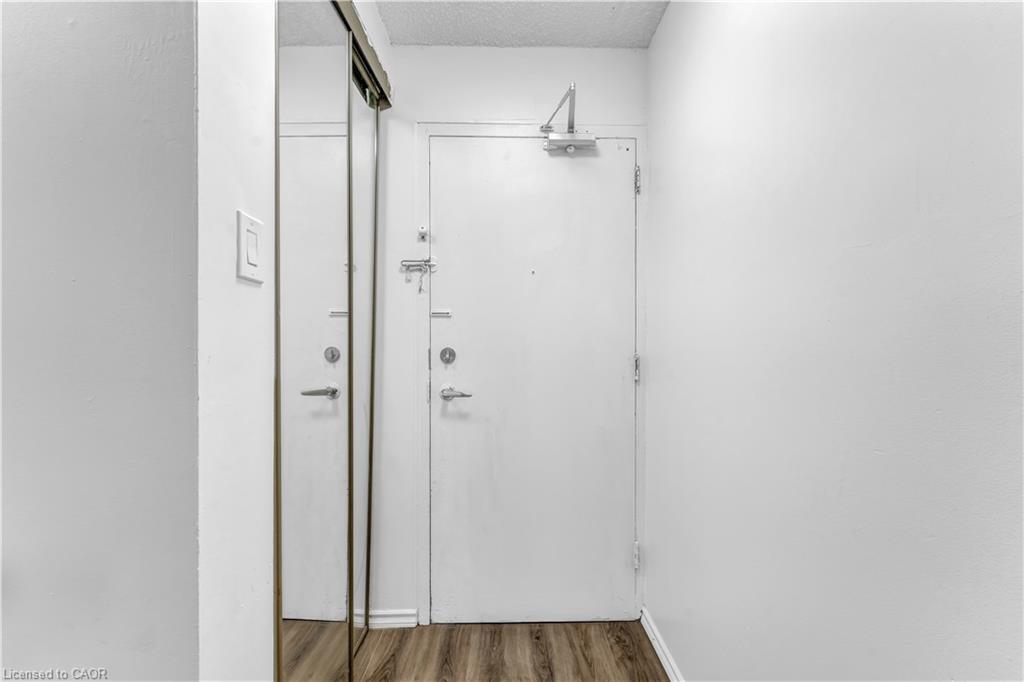 517-4673 Jane Street Property Photo 8