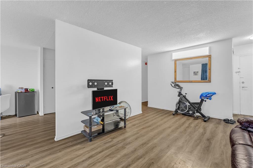 517-4673 Jane Street Property Photo 9