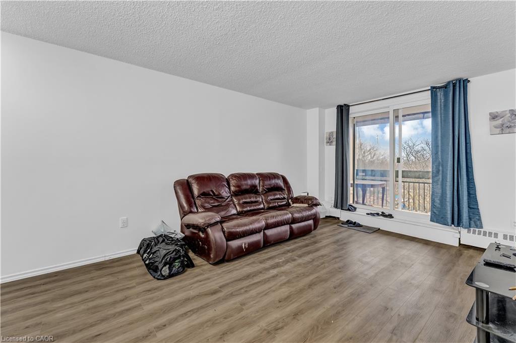 517-4673 Jane Street Property Photo 10