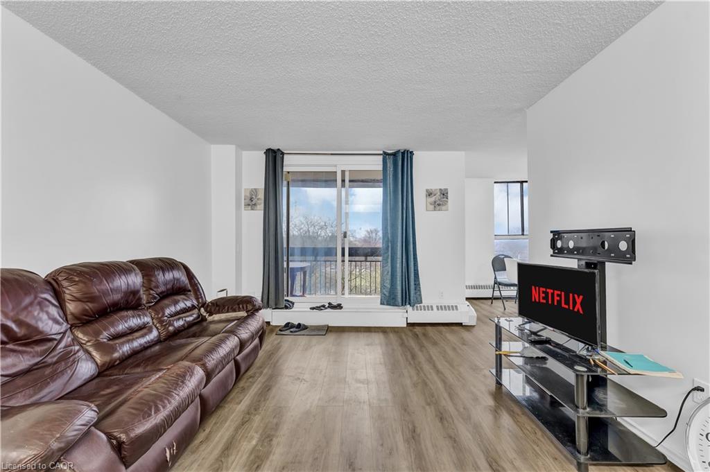 517-4673 Jane Street Property Photo 12