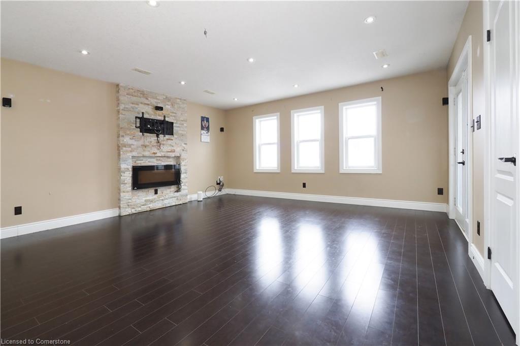 561 Queen Street S Property Photo 15