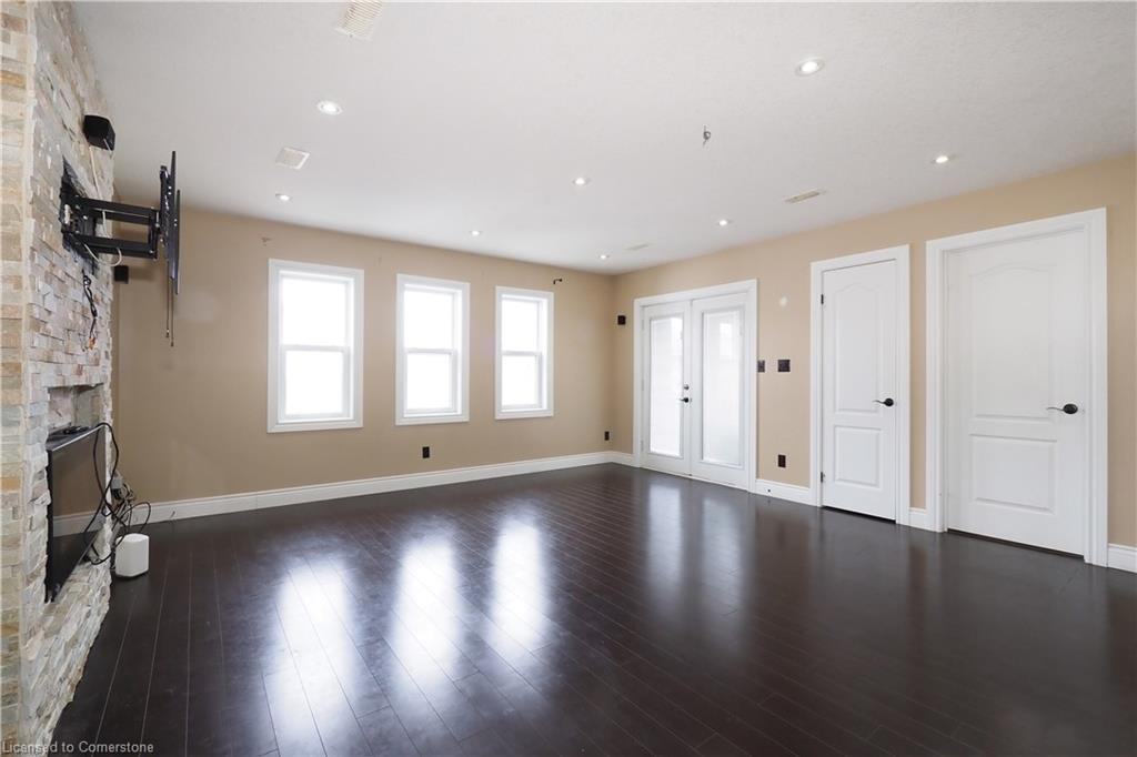 561 Queen Street S Property Photo 16