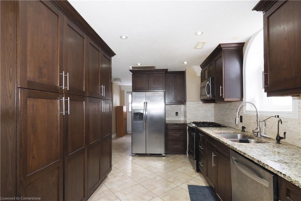 561 Queen Street S Property Photo 20
